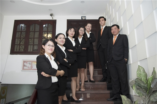 Đội ngũ của Luật Thiên Di